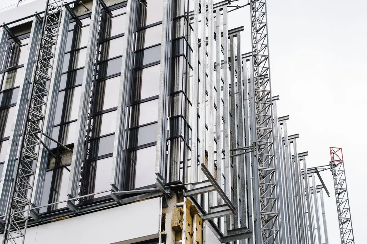 Estrutura de concreto de prédio em construção em obra predial