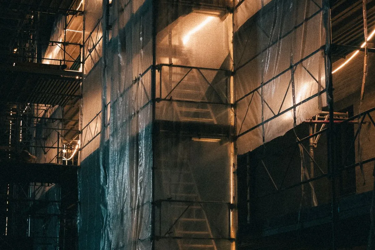 Estrutura de concreto de prédio em construção em obra predial