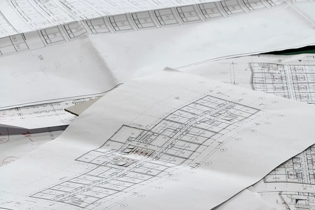 Projeto e planejamento de obra sobre a prancheta