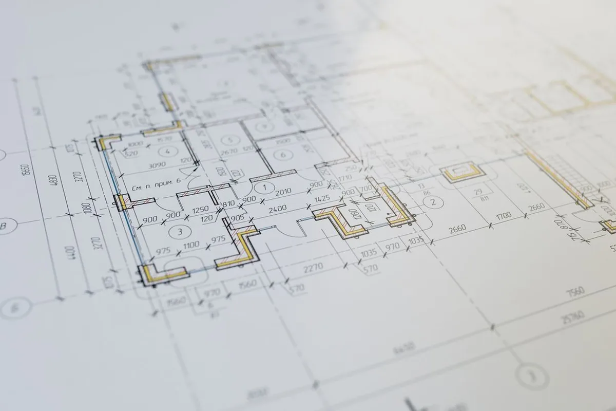 Projeto e planejamento de obra sobre a prancheta